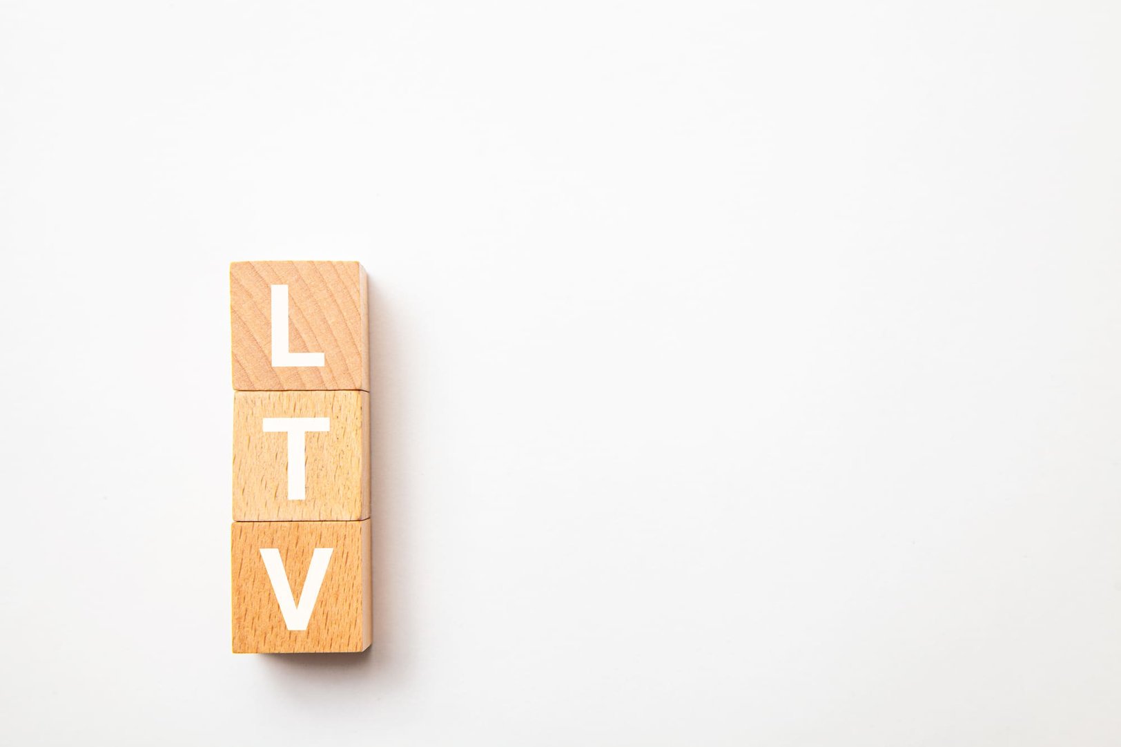 LTVとは?意味や計算式、向上させるための施策まで徹底解説!